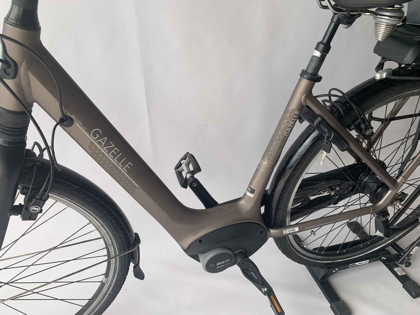 VERKOCHT - 4000km! Gazelle Grenoble c7+ Bosch Act Line middenmotor