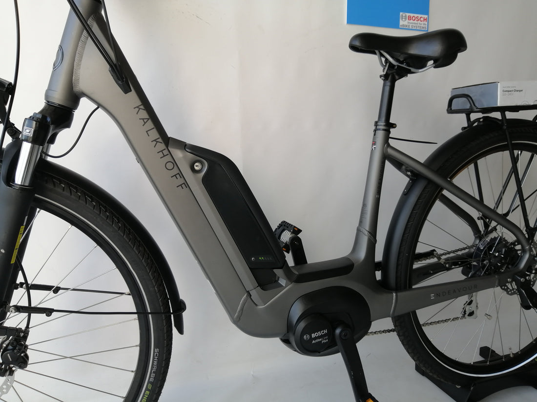 Hoe laad je de batterij van een e-bike veilig op Zes vragen over de risico’s van accubrand