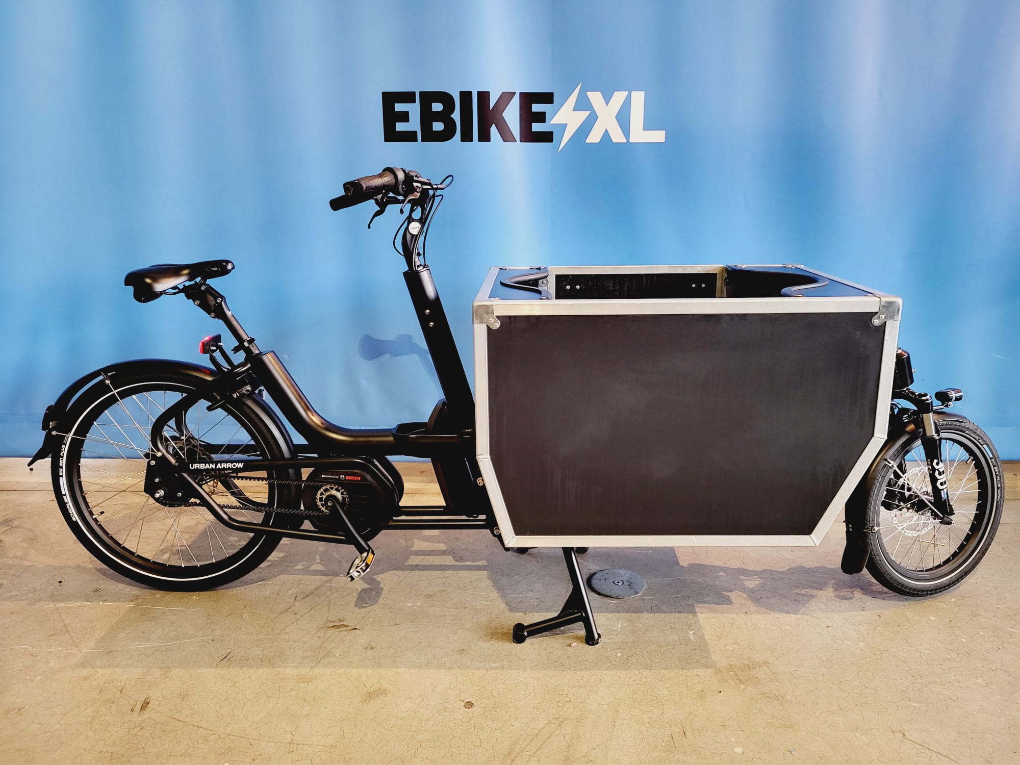 1000Km - Urban Arrow Cargo L - Bosch Perf Line - BD met Denting Flightcase