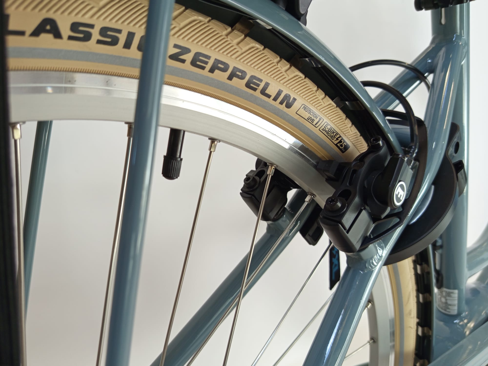 NIEUW! Frappé e-City Comfort Bosch Active Line Plus Middenmotor Stormy Sea Transportfiets M