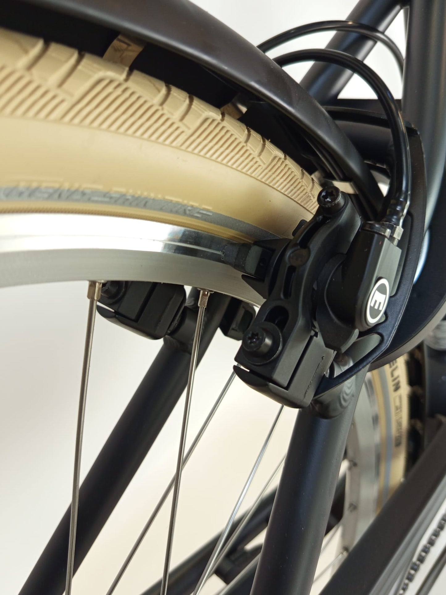 NIEUW! Frappé e-City Comfort Bosch Active Line Plus Middenmotor Zwart Mat