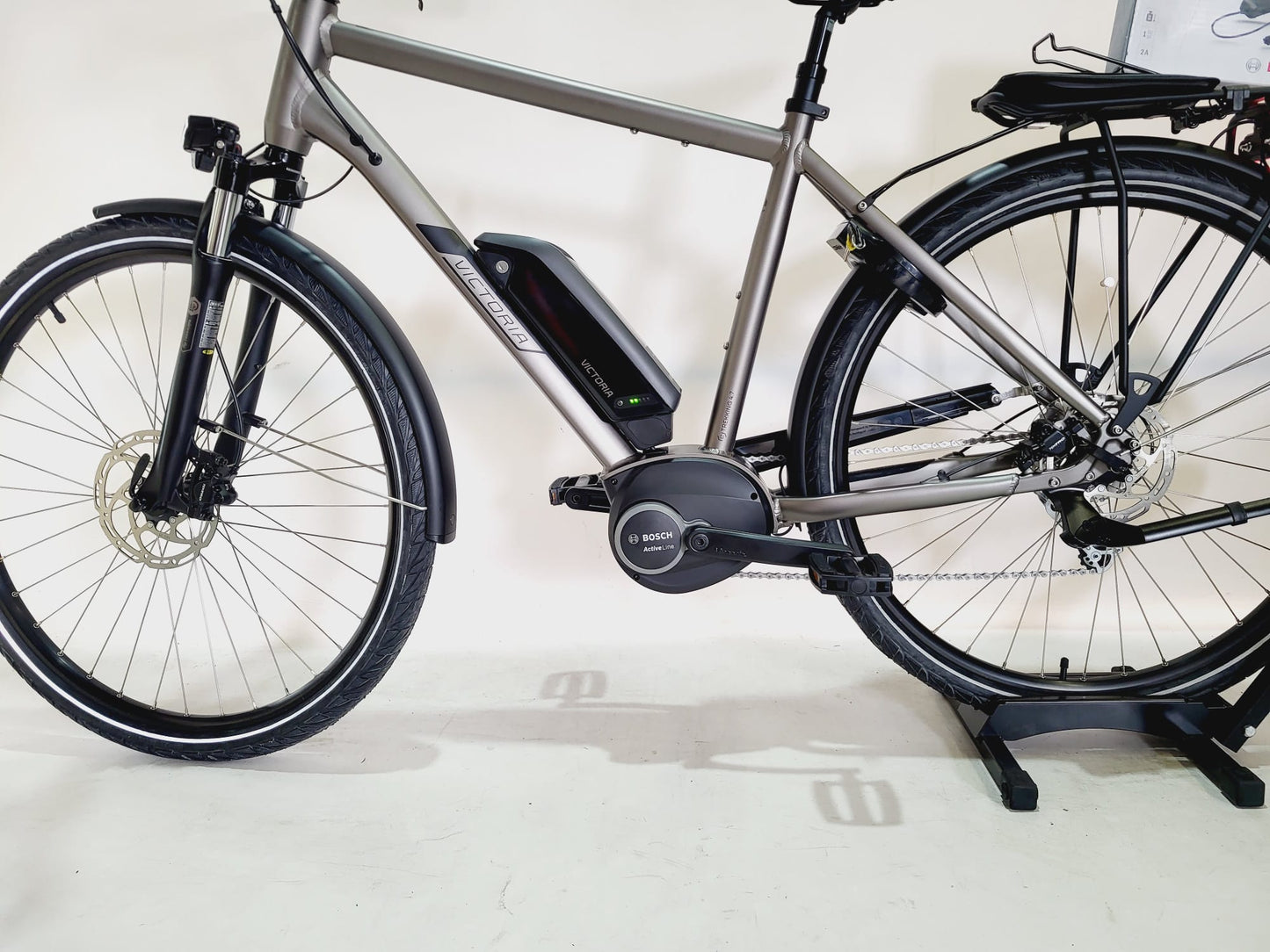 NIEUW! Victoria E-Trekking 4.7 Bosch Active Line Middenmotor