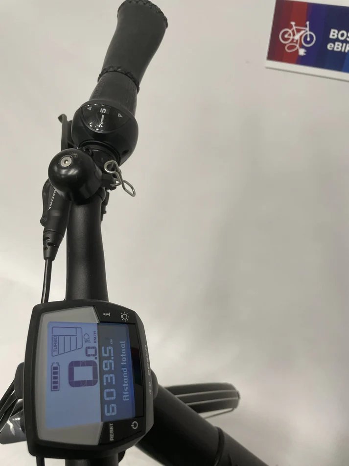 Victoria Trekking 11.4 Bosch Active Line Middenmotor Lage instap Zwart 56cm L