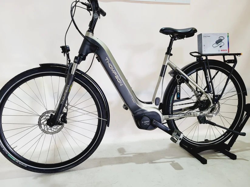 Thompson Comfort Bosch Active Line Plus Middenmotor 500Wh! Lage instap Zwart Zilver 51cm