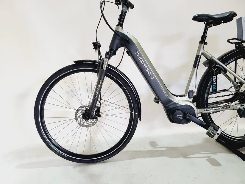 Thompson Comfort Bosch Active Line Plus Middenmotor 500Wh! Lage instap Zwart Zilver 51cm