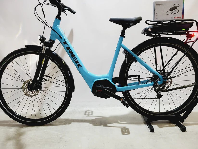 Trek Verve+ 2 Bosch Performance Line Middenmotor Lage instap Lichtblauw 50cm