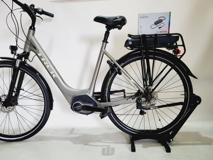 DEMO Trek TM1+ Bosch Active Line Middenmotor Lage instap Zilver 55cm