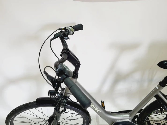DEMO Trek TM1+ Bosch Active Line Middenmotor Lage instap Zilver 55cm