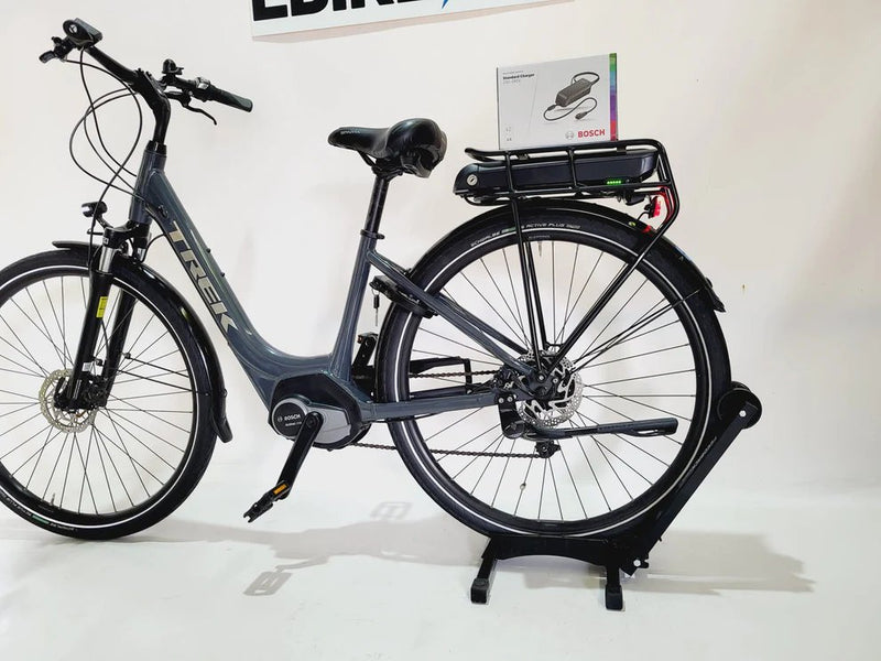 Trek Verve+ 1 Bosch Active Line Middenmotor Lage instap Donkergrijs 43cm