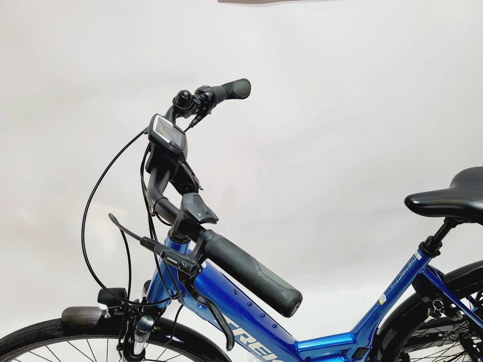 Trek District+ 6 Bosch Active Line Plus Middenmotor Lage instap Blauw 55cm