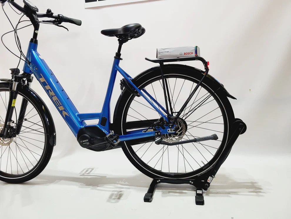 Trek District+ 6 Bosch Active Line Plus Middenmotor Lage instap Blauw 55cm