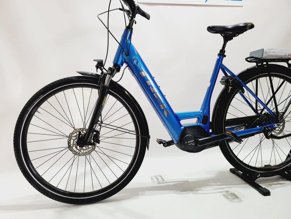 Trek District+ 6 Bosch Active Line Plus Middenmotor Lage instap Blauw 55cm