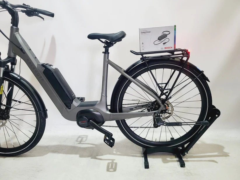 Kalkhoff Endeavor E-Trekking Bosch Performance Line Middenm Lage instap Grijs 50cm M