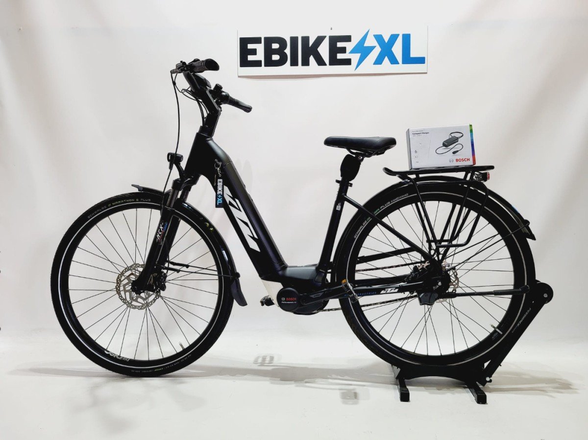 KTM Macina City P610 RT Bosch Performance Line Midden Lage instap Zwart / Wit, elektrische fiets, zijaanzicht