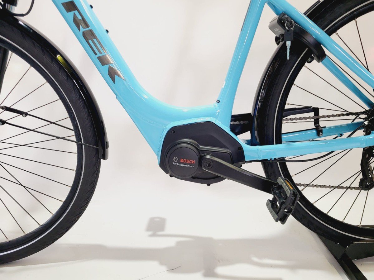 NIEUW Trek Verve+ 2 Bosch Performance Line Middenmotor Lage instap Lichtblauw 50cm M