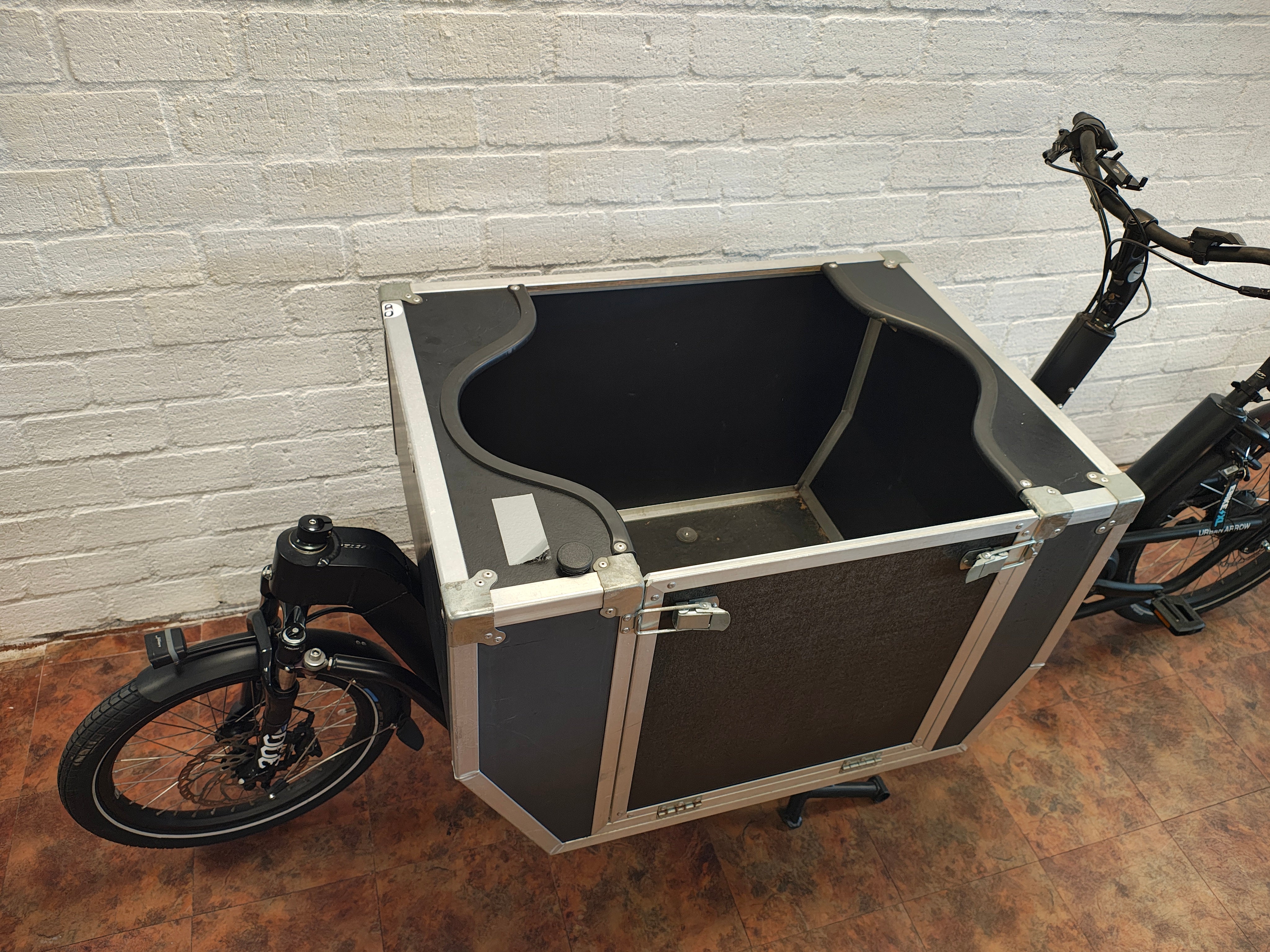 Urban Arrow Cargo L - Bosch Perf Line - BD met Denting Flightcase